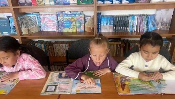 30 мамыр күні 1 сыныпта математика , ана тілі сабағы және 20 минуттық оқу болды.